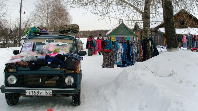 arbeiter-einer-eisenerz-fabrik-im-ural-protestieren-gegen-drohende-entlassungen-100%7E_v-standard644_425cf8.jpg