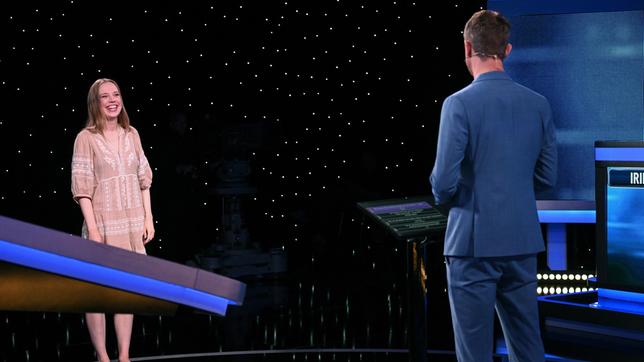 Bild: ARD Moderator Alexander Bommes mit der Kandidatin Mirja Gabbert.