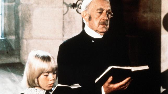 Der alte Earl of Dorincourt (Alec Guinness) ist sehr angetan von seinem Enkel Ceddie (Ricky Schroder), den er aus Amerika auf sein Schloss holen ließ. 