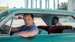 Der gefeierte Pianist Dr. Donald Shirley (Mahershala Ali, re.) engagiert den Nachtklub-Türsteher Tony "Lip" Vallelonga (Viggo Mortensen, li.) als Chauffeur für seine Tournee durch die Südstaaten.