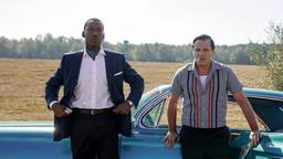 Der gefeierte Pianist Dr. Donald Shirley (Mahershala Ali, re.) engagiert den Nachtklub-Türsteher Tony "Lip" Vallelonga (Viggo Mortensen, li.) als Chauffeur für seine Tournee durch die Südstaaten.