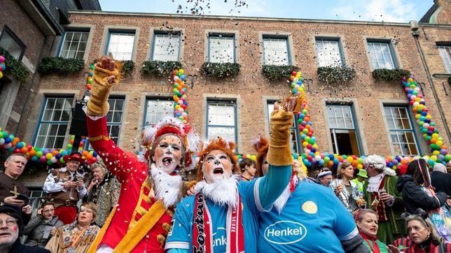 Der politischste Rosenmontagszug Deutschlands zieht seit jeher durch die NRW-Landeshauptstadt. Diesmal feiert er sein 200. Jubiläum. Passend dazu ist das Sessions-Motto: "200 Johr - Hütt on wie et wor"