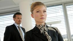 Die Anwälte Dr. Henning (Götz Otto) und Sarah Stein (Johanna Christine Gehlen) haben einen neuen Auftrag.