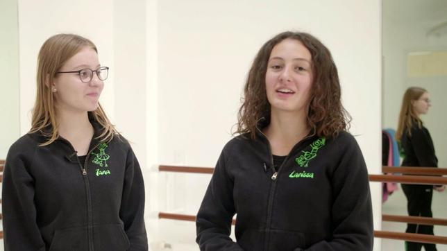 Die Rheinland-Pfälzerinnen Larissa und Jana sind beste Freundinnen und trainieren seit neun Jahren Showtanz – eine absolute Teamsportart. "Let's Dance"-Profitänzer Massimo Sinató verkündet ihre Challenge.
