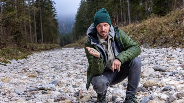 Felix Neureuther in der Ramsau (Berchtesgaden) bei Dreharbeiten rund um die Ramsauer Ache.