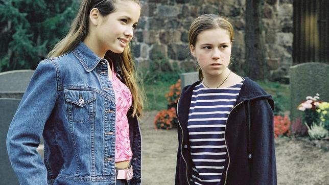 Freundinnen: Jessica (Marielle Chakker, li.) und Steffi (Sarah Tkotsch).