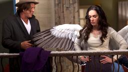 Lily (Megan Fox) zeigt Nate (Mickey Rourke), was sie so besonders macht.