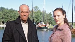 Noch ahnt Marina (Deborah Kaufmann) nicht, dass Jacob alias Tom (Heiner Lauterbach) der Vater ihres Adoptivsohnes ist.