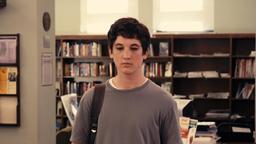 Comicautor Jason (Miles Teller) hat den Tod eines kleinen Jungen verschuldet.