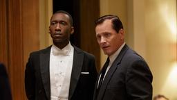 Tony (Viggo Mortensen) kümmert sich um alle Details bei den Auftritten von Shirley (Mahershala Ali, li.).