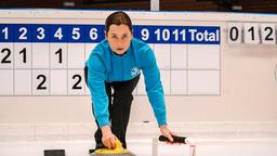 Zurück aufs Eis: Maren (Inka Friedrich) beim Curling.