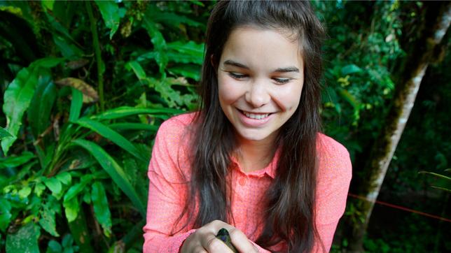 Anna mit einem Kolibri