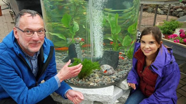 Anna auf Besuch bei Goldfischzüchter Peter Hagmans