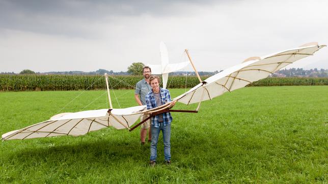 Checker Tobi Der Traum vom Fliegen-Check: Checker Tobi testet mit Norman Bernschneider den Otto Lilienthal-Gleiter