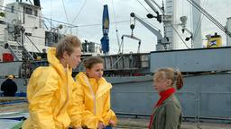 Dank Jessis (Martha Fries, rechts) beherzter Rettungsaktion sind Max (Bruno Alexander) und Nina (Carolin Garnier) wieder frei.