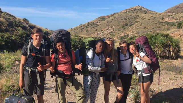 Die sechs Abenteurer durchwandern die Wildnis der südspanischen Sierra Nevada