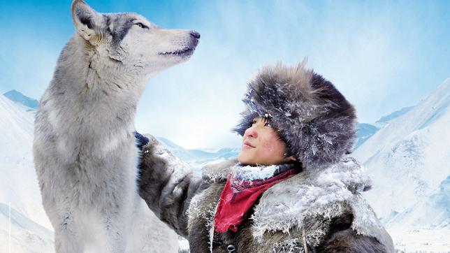 Der Junge und der Wolf 25.12.2016 Der junge Rentierhirte Sergueï (Nicholas Brioudes) trifft seinen Freund, den Wolf.