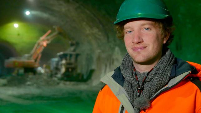 Moderator Robert in der Baustelle des Brennerbasistunnels im österreichischen Innsbruck.