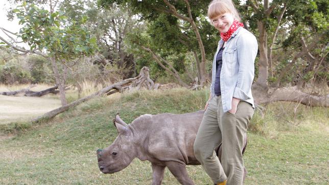 Paula und die wilden Tiere Ganz nah am Nashorn Paula mit einem Babynashorn