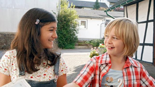 Fritz (Jasper Smets) und Ayla (Aylin Yelda Sengül) haben etwas ausgeheckt.