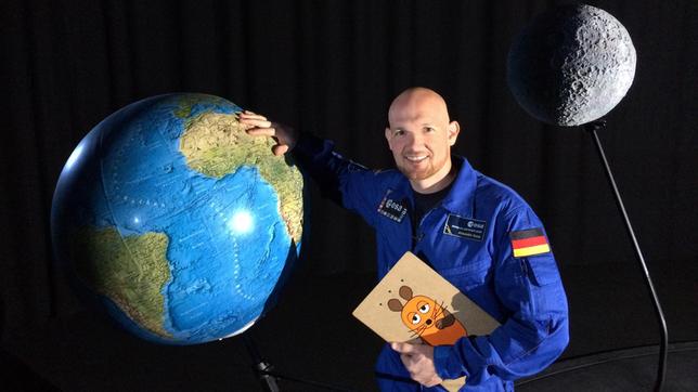 Alexander Gerst ist bereits zum zweiten Mal in diesem Jahr zu Besuch bei der Maus. Nachdem sich im Frühjahr 2017 alles um die Sonne und den Tag drehte, widmen sich der Astronaut und das Maus-Team nun dem Mond und der Nacht.