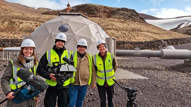 Auf Island erfährt das Maus-Team mehr über Geothermie. Hier steht das weltweit größte Geothermiekraftwerk.