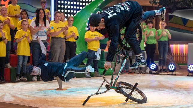 Im Gespräch erzählen der BMXer Christian Böhm und der Breakdancer Sebastian Jaeger unserer Moderatorin Jessica Schöne, wie die beiden sich als Entertainer-Duo gefunden haben.