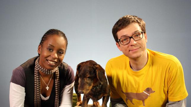 Shary und Ralph verraten die größten Geheimnisse unserer vierbeinigen Freunde, z.B. wieviele Kilogramm ihre Hinterlassenschaften allein in Berlin alljährlich auf die Waage bringen.