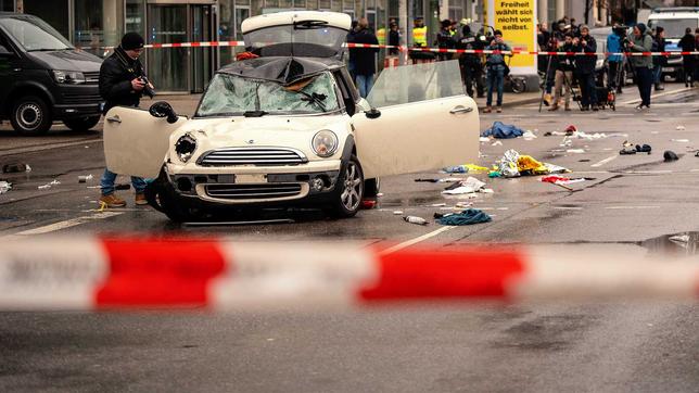 Ein Mann raste in München mit einem Kleinwagen in einen Demonstrationszug. 30 Menschen wurden verletzt.