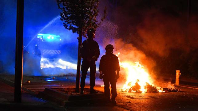 Krawalle in Frankreich: Zehntausende Polizisten sind im ganzen Land im Einsatz gegen Randalierer.