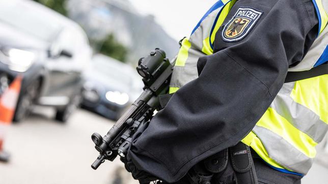 bewaffneter Grenzschützer, Grenzkontrollen