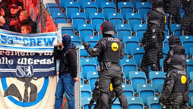 Polizeieinsatz bei einem Fußballspiel