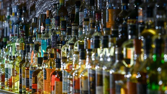 Alkohol, Flaschen in einer Bar