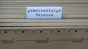 Ordner mit der Schrift "Gemeinnützigkeit"