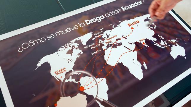 Eine Weltkarte zeigt den Weg der Drogen von Ecuador nach Europa.