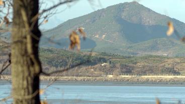 Grenzregion zwischen Süd- und Nordkorea an einem Fluss.