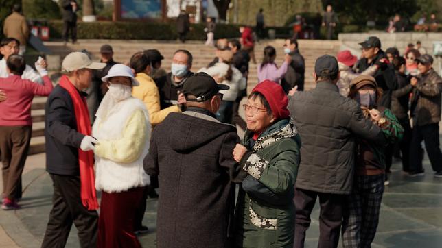 China: Ein Tänzchen im Park – Chinas Silver Generation.