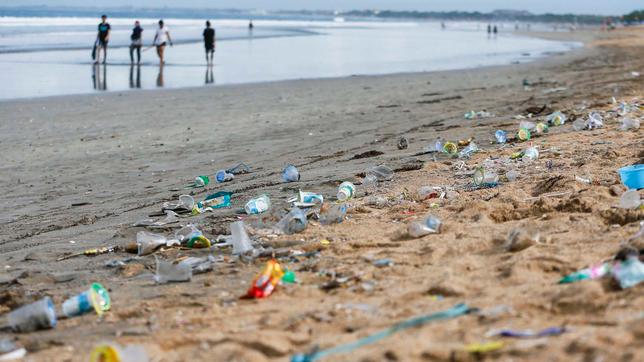 Plastikmüll am Strand 