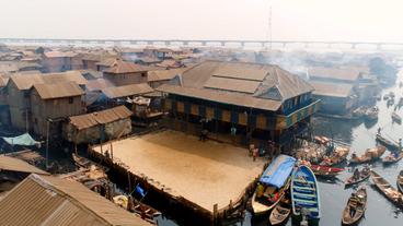 Nigeria: Unterricht in den Slums.