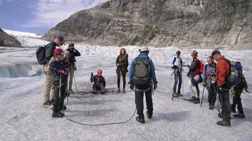 Wandergruppe auf Gletscher 