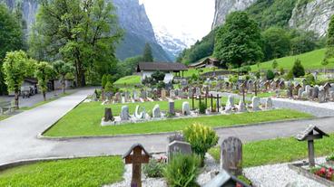 Grabsteine auf Friedhof