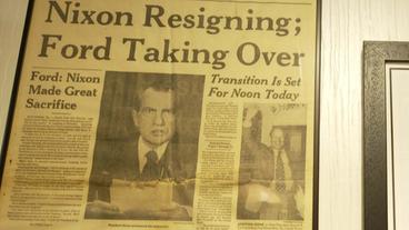 Zeitungsschlagzeile von 1974: "Nixon Resigning"