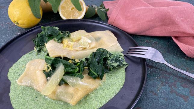 Maultaschen mit Pastinaken und Spinatsauce