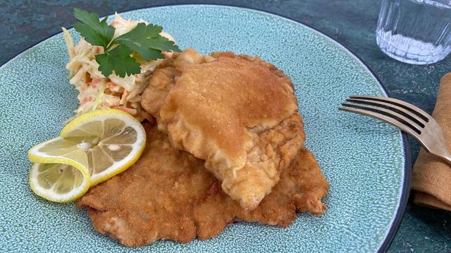 Schnitzel Wiener Art mit Krautsalat