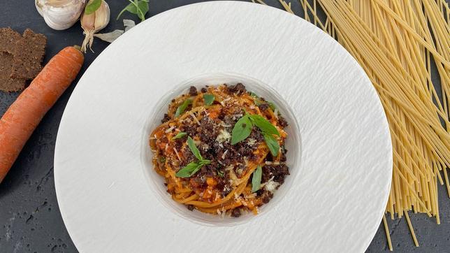 Spaghetti mit Pumpernickel-Bolognese