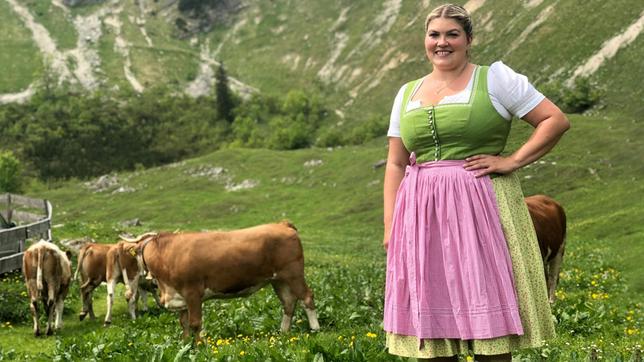 Alm-Idylle: Endlich durften heute die Rinder von Landwirtin Nina Bartl vom heimischen Gschwandtnerhof hinauf auf die Alm über dem Schliersee.