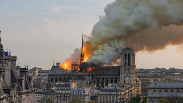 Die brennende Kathedrale Notre Dame de Paris.