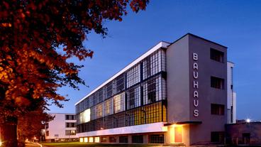 Das Bauhausgebäude in Dessau ist UNESCO-Welterbe und eine Ikone der Moderne.