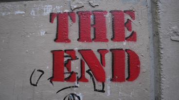 Eine Stencil-Schrift sagt "The End"