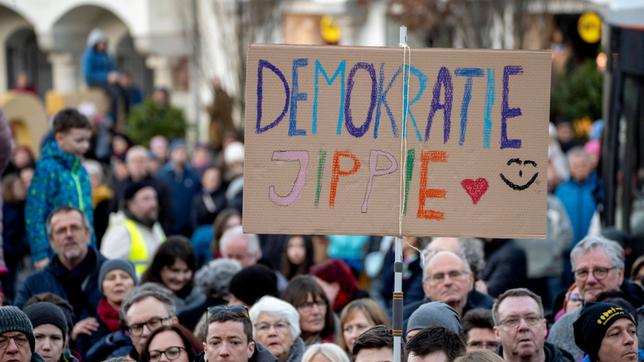 Demonstration und Kundgebung Demokratie verteidigen in Linz